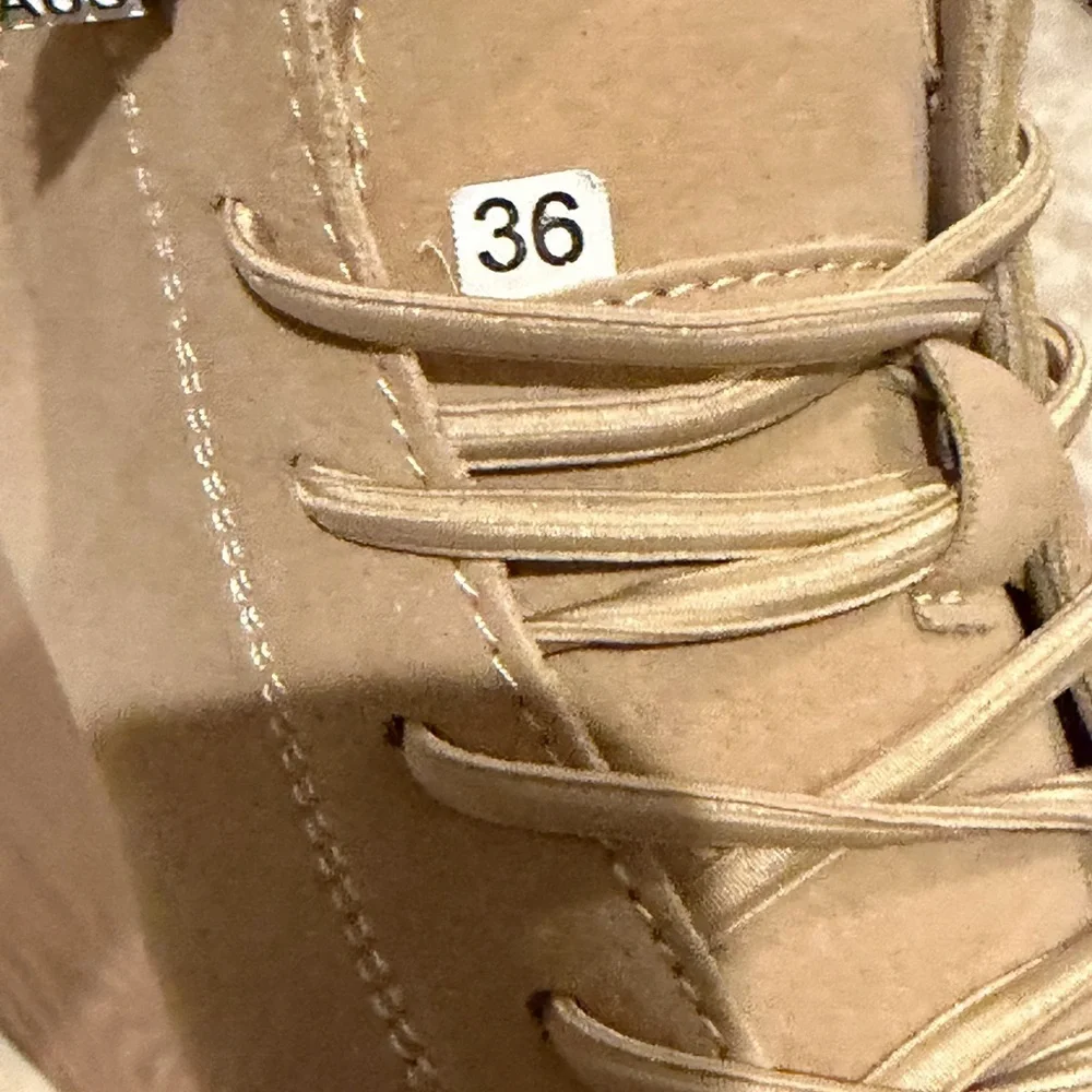 DBECK NWOT DBECK cream SHOES soft versatile casual wear 36
